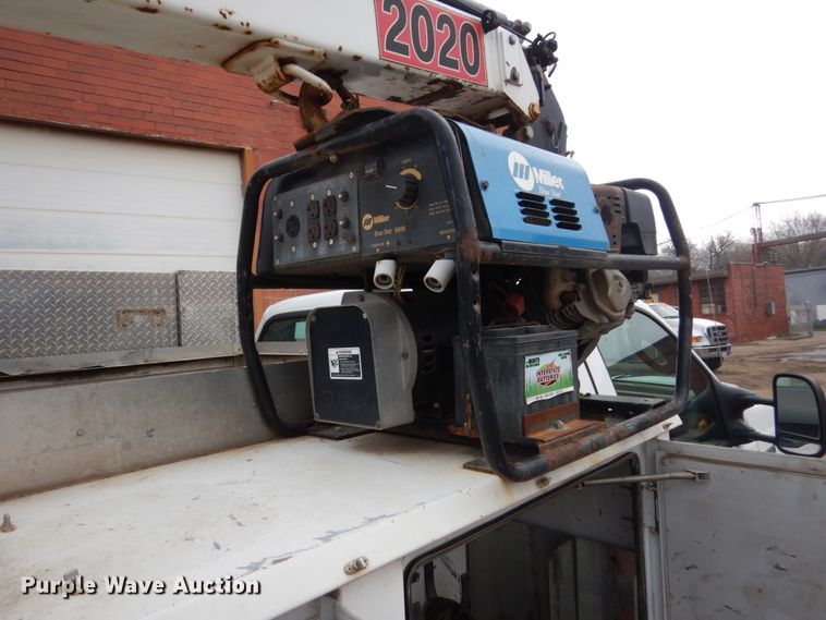 image for item FX9041 2004 Ford F550 Super Duty service truck