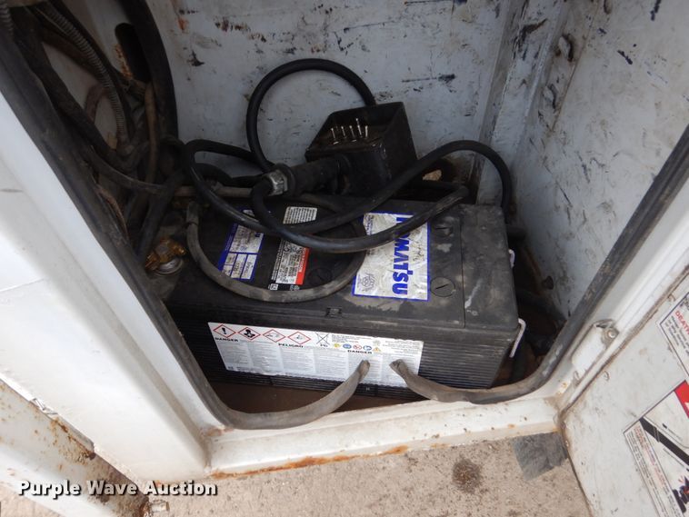 image for item FX9041 2004 Ford F550 Super Duty service truck