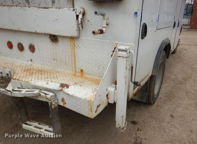 image for item FX9041 2004 Ford F550 Super Duty service truck