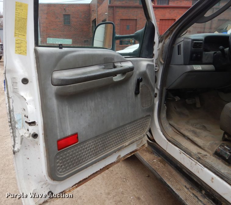 image for item FX9041 2004 Ford F550 Super Duty service truck