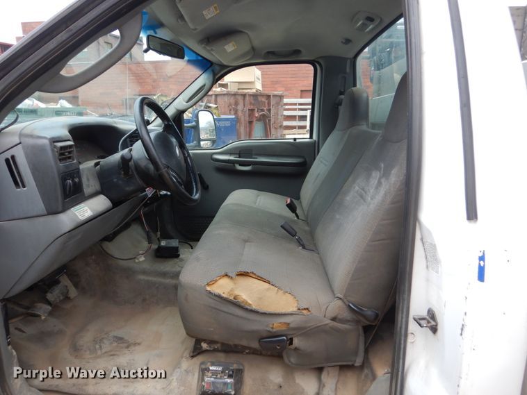 image for item FX9041 2004 Ford F550 Super Duty service truck