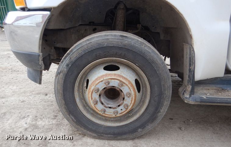 image for item FX9041 2004 Ford F550 Super Duty service truck
