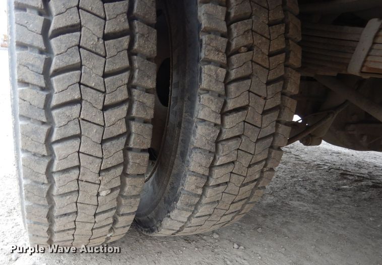 image for item FX9041 2004 Ford F550 Super Duty service truck