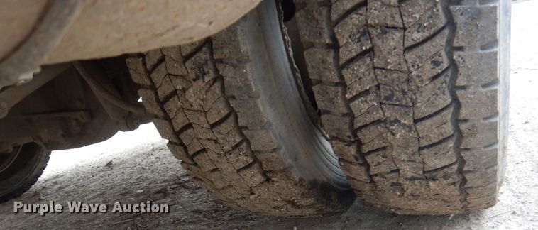 image for item FX9041 2004 Ford F550 Super Duty service truck