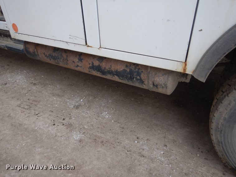 image for item FX9041 2004 Ford F550 Super Duty service truck