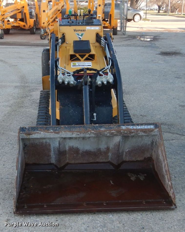 image for item FX9042 2017 Vermeer S800TX  compact utility loader