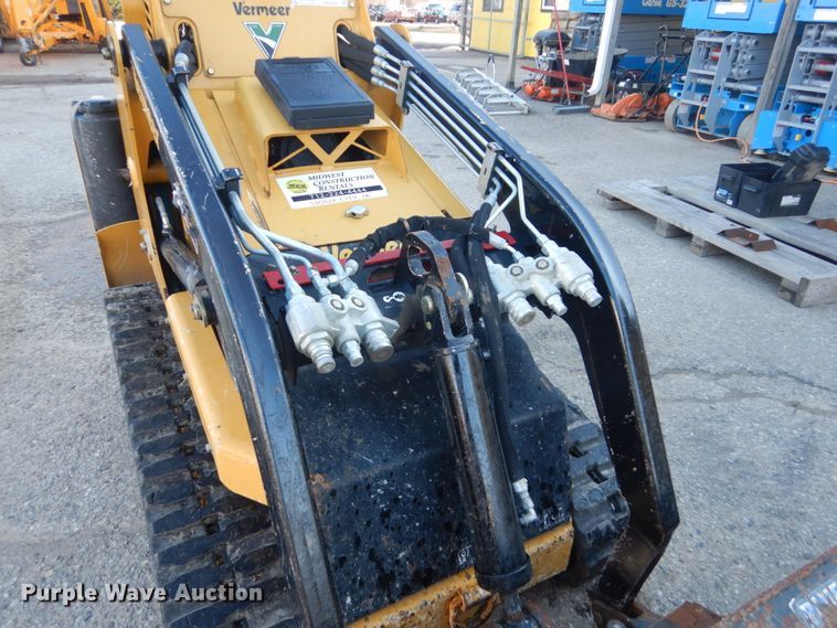 image for item FX9042 2017 Vermeer S800TX  compact utility loader