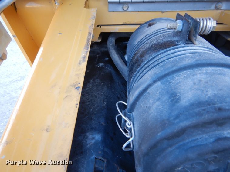 image for item FX9042 2017 Vermeer S800TX  compact utility loader