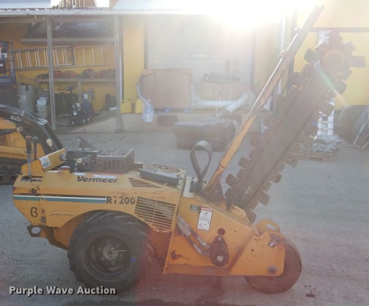 image for item FX9043 2002 Vermeer RT200 trencher