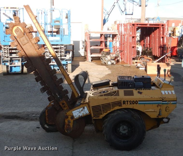 image for item FX9043 2002 Vermeer RT200 trencher
