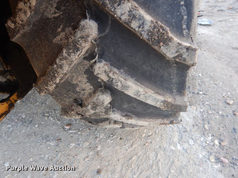 image for item FX9043 2002 Vermeer RT200 trencher