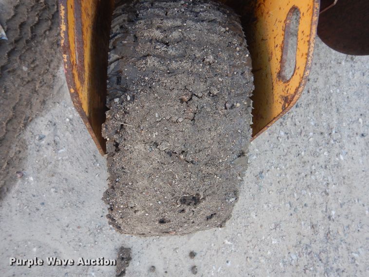 image for item FX9043 2002 Vermeer RT200 trencher