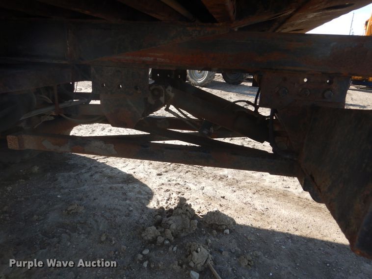 image for item FX9048 1999 GMC C7500 rollback truck