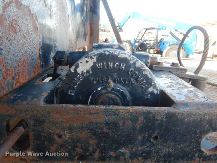 image for item FX9048 1999 GMC C7500 rollback truck