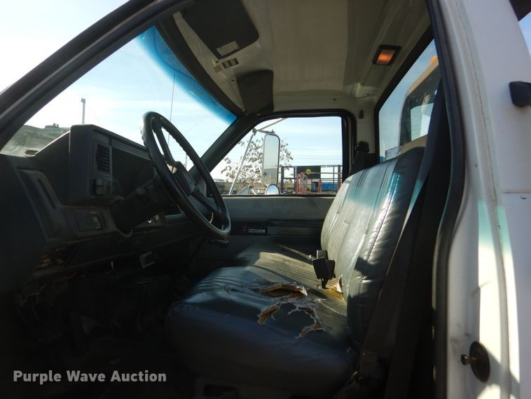 image for item FX9048 1999 GMC C7500 rollback truck