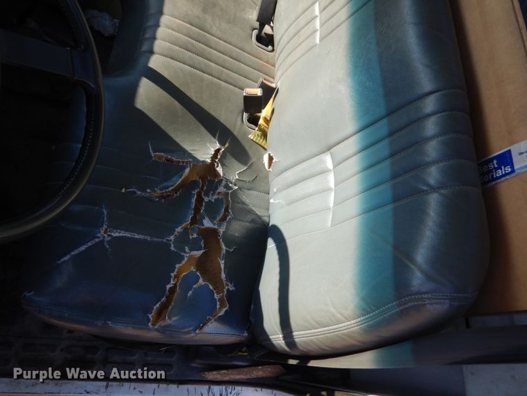 image for item FX9048 1999 GMC C7500 rollback truck