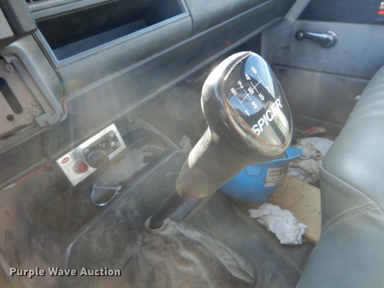 image for item FX9048 1999 GMC C7500 rollback truck