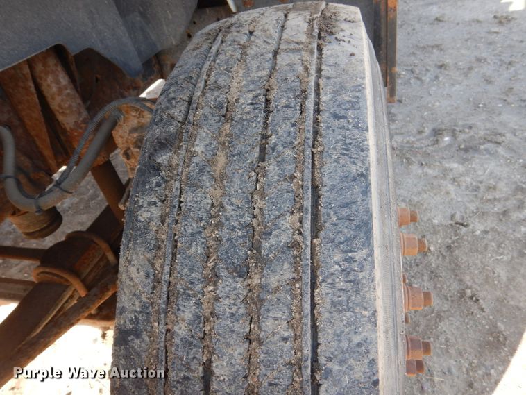 image for item FX9048 1999 GMC C7500 rollback truck