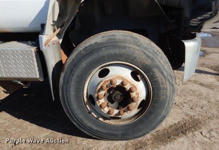 image for item FX9048 1999 GMC C7500 rollback truck