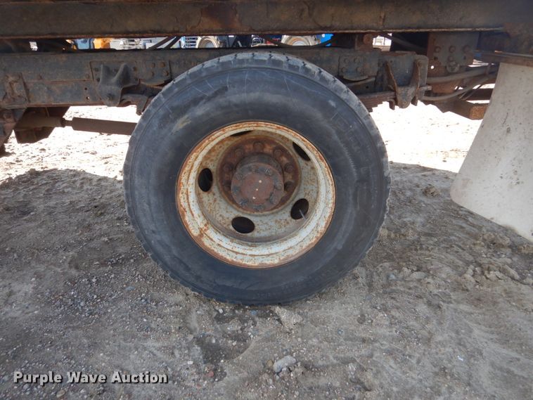 image for item FX9048 1999 GMC C7500 rollback truck