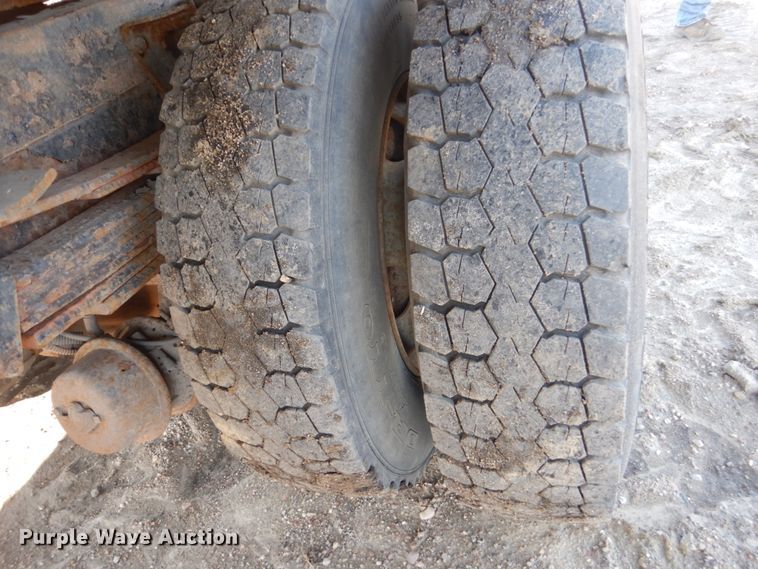 image for item FX9048 1999 GMC C7500 rollback truck