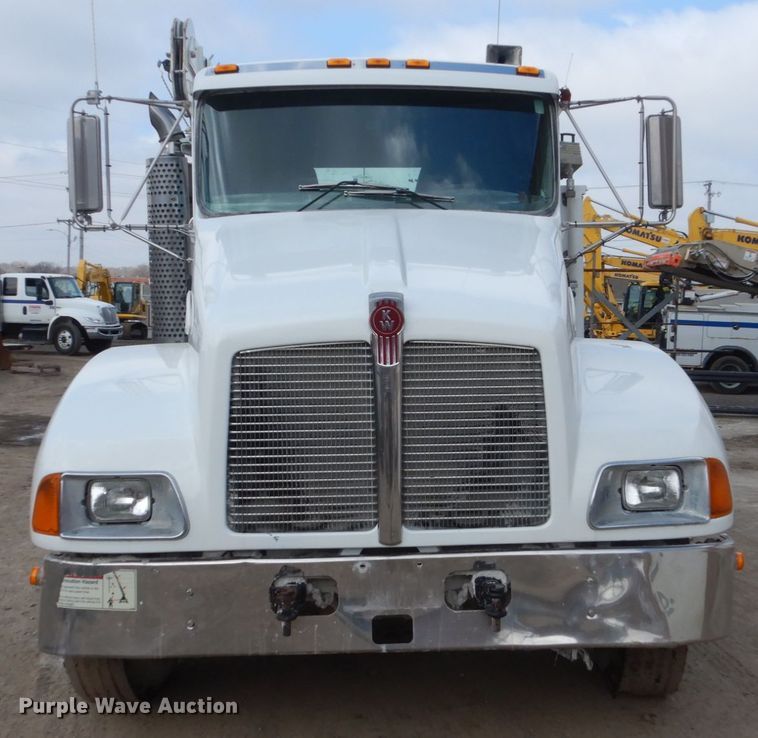 image for item FX9073 2003 Kenworth T300 service truck with crane