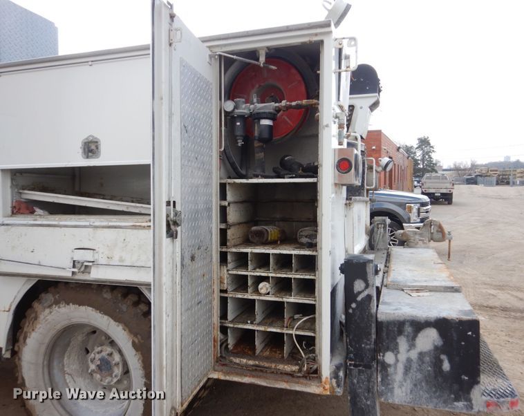 image for item FX9073 2003 Kenworth T300 service truck with crane