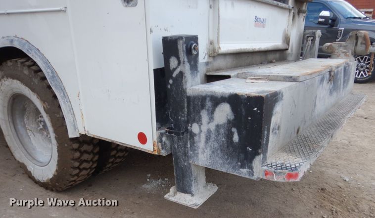 image for item FX9073 2003 Kenworth T300 service truck with crane