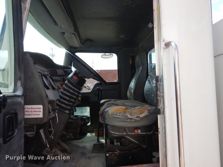 image for item FX9073 2003 Kenworth T300 service truck with crane