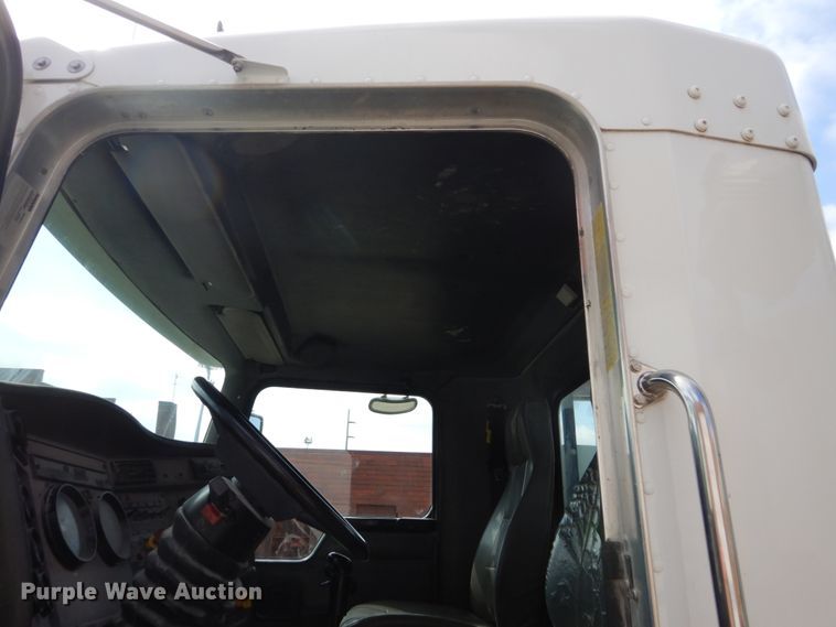 image for item FX9073 2003 Kenworth T300 service truck with crane