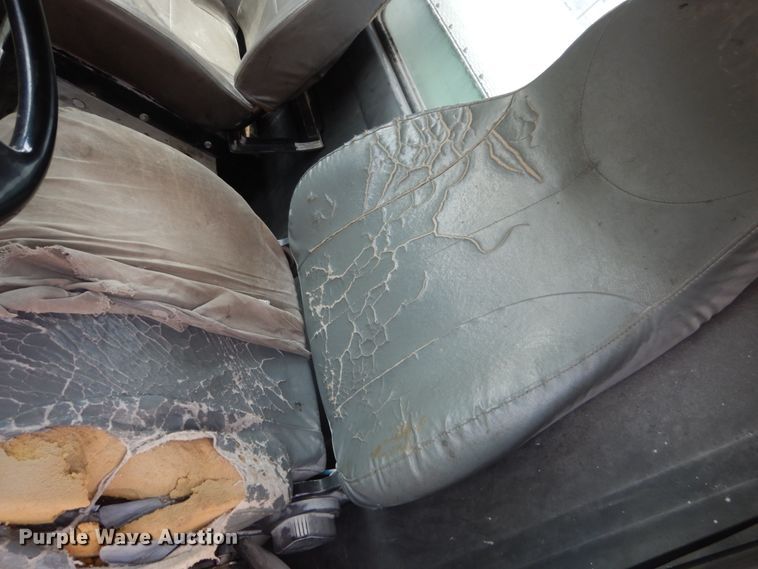 image for item FX9073 2003 Kenworth T300 service truck with crane