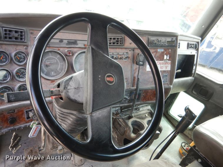 image for item FX9073 2003 Kenworth T300 service truck with crane