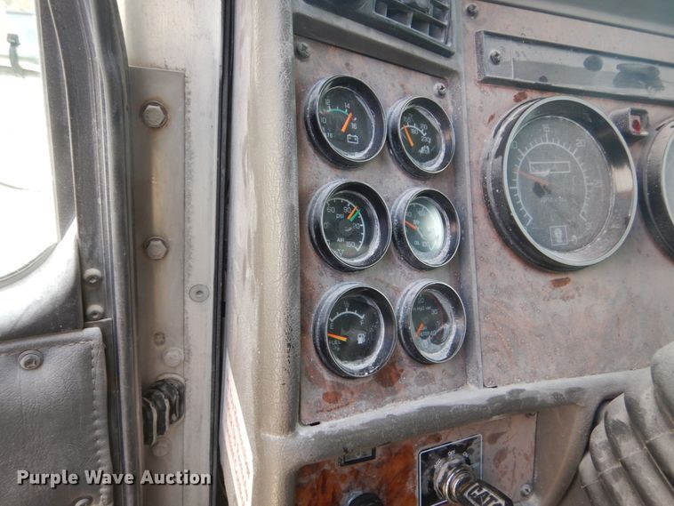 image for item FX9073 2003 Kenworth T300 service truck with crane