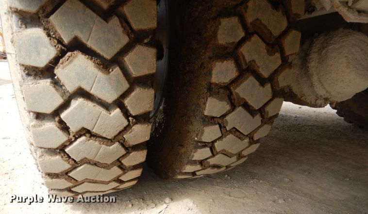 image for item FX9073 2003 Kenworth T300 service truck with crane