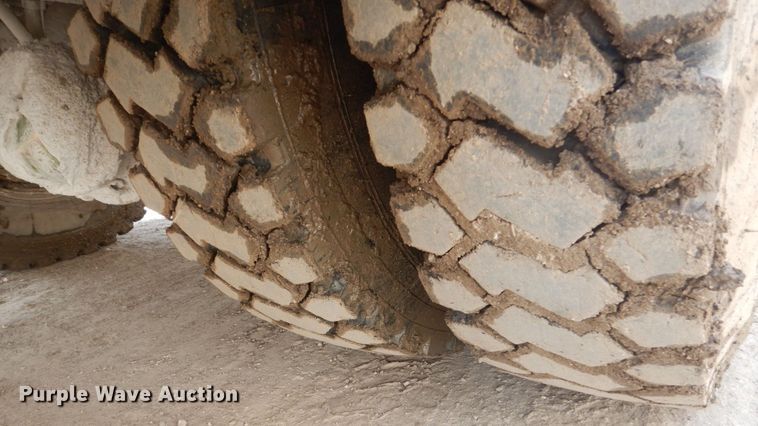 image for item FX9073 2003 Kenworth T300 service truck with crane