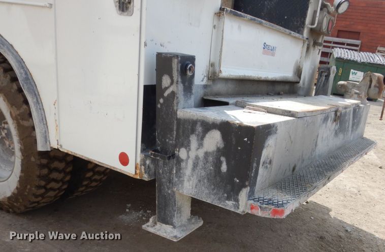 image for item FX9073 2003 Kenworth T300 service truck with crane