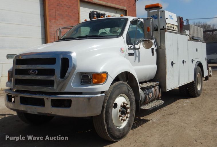 image for item FX9074 2011 Ford F750 Super Duty service truck with crane