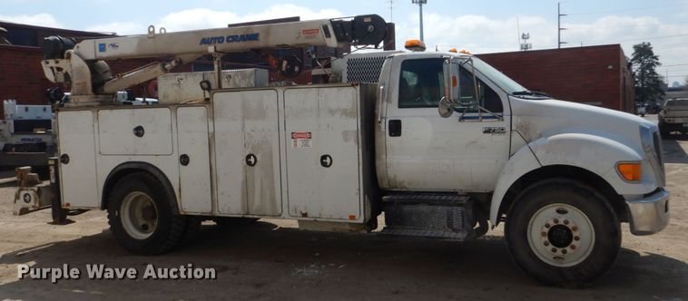 image for item FX9074 2011 Ford F750 Super Duty service truck with crane