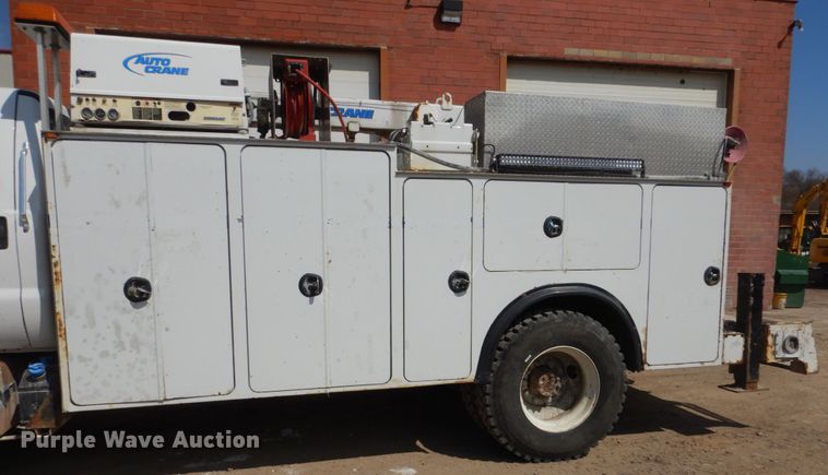 image for item FX9074 2011 Ford F750 Super Duty service truck with crane