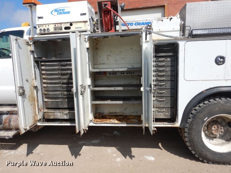 image for item FX9074 2011 Ford F750 Super Duty service truck with crane