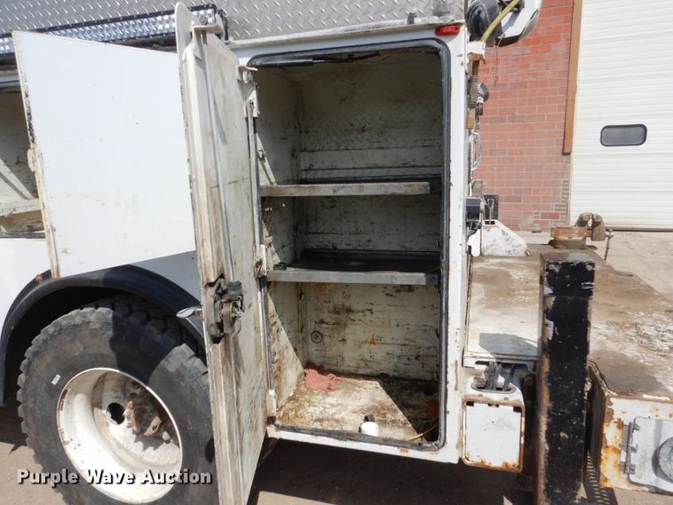 image for item FX9074 2011 Ford F750 Super Duty service truck with crane