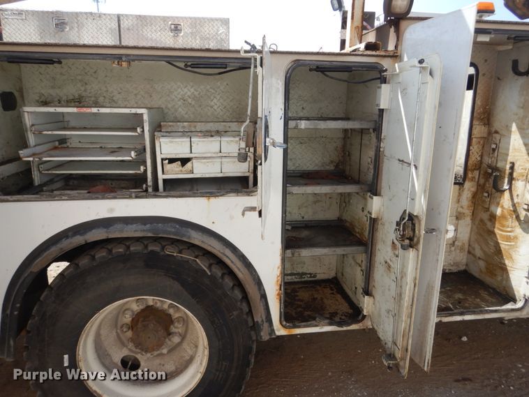 image for item FX9074 2011 Ford F750 Super Duty service truck with crane