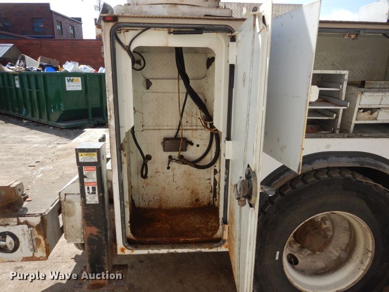 image for item FX9074 2011 Ford F750 Super Duty service truck with crane