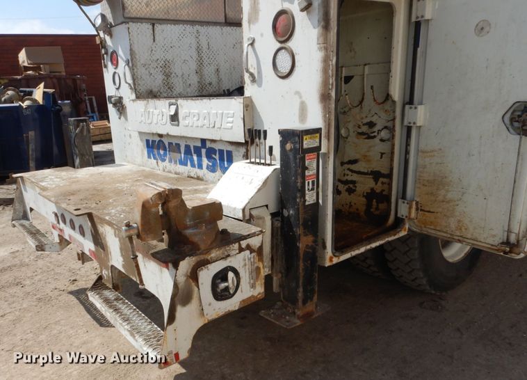 image for item FX9074 2011 Ford F750 Super Duty service truck with crane