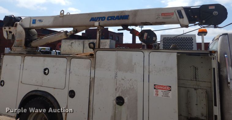 image for item FX9074 2011 Ford F750 Super Duty service truck with crane