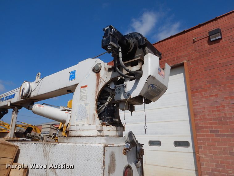 image for item FX9074 2011 Ford F750 Super Duty service truck with crane