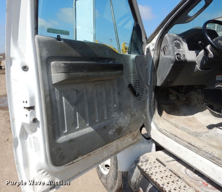 image for item FX9074 2011 Ford F750 Super Duty service truck with crane