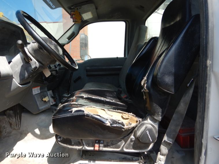 image for item FX9074 2011 Ford F750 Super Duty service truck with crane