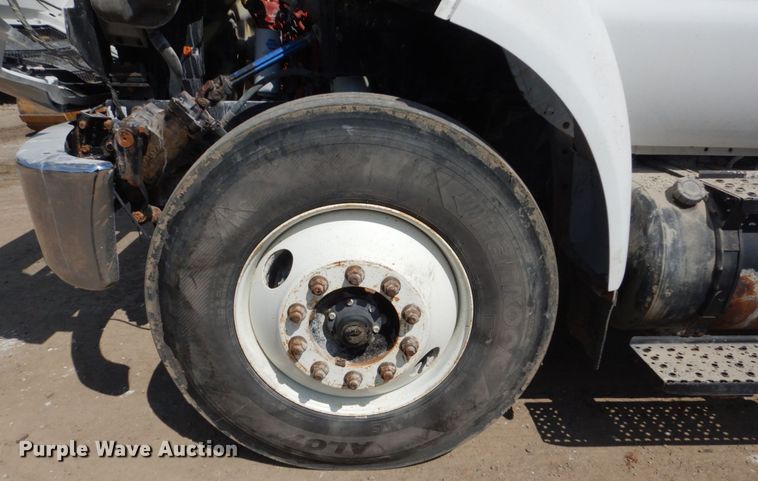 image for item FX9074 2011 Ford F750 Super Duty service truck with crane