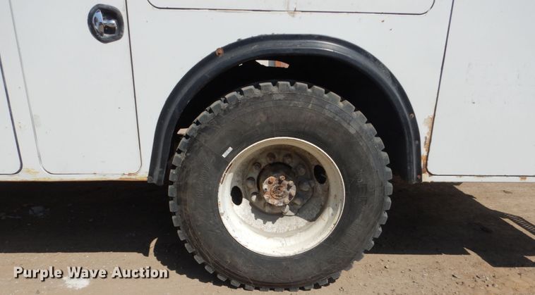 image for item FX9074 2011 Ford F750 Super Duty service truck with crane